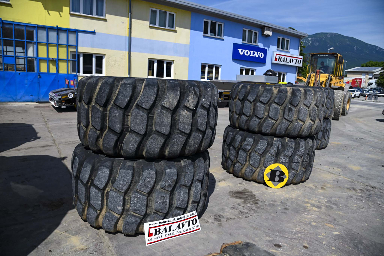 Bridgestone tires 30/65R25 with rims - عجلات - قلابة شاحنة: صور 4 Bridgestone tires 30/65R25 with rims - عجلات - قلابة شاحنة: صور 4