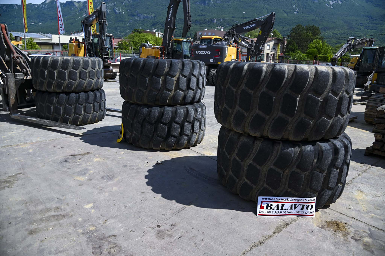 Bridgestone tires 30/65R25 with rims - عجلات - قلابة شاحنة: صور 3 Bridgestone tires 30/65R25 with rims - عجلات - قلابة شاحنة: صور 3