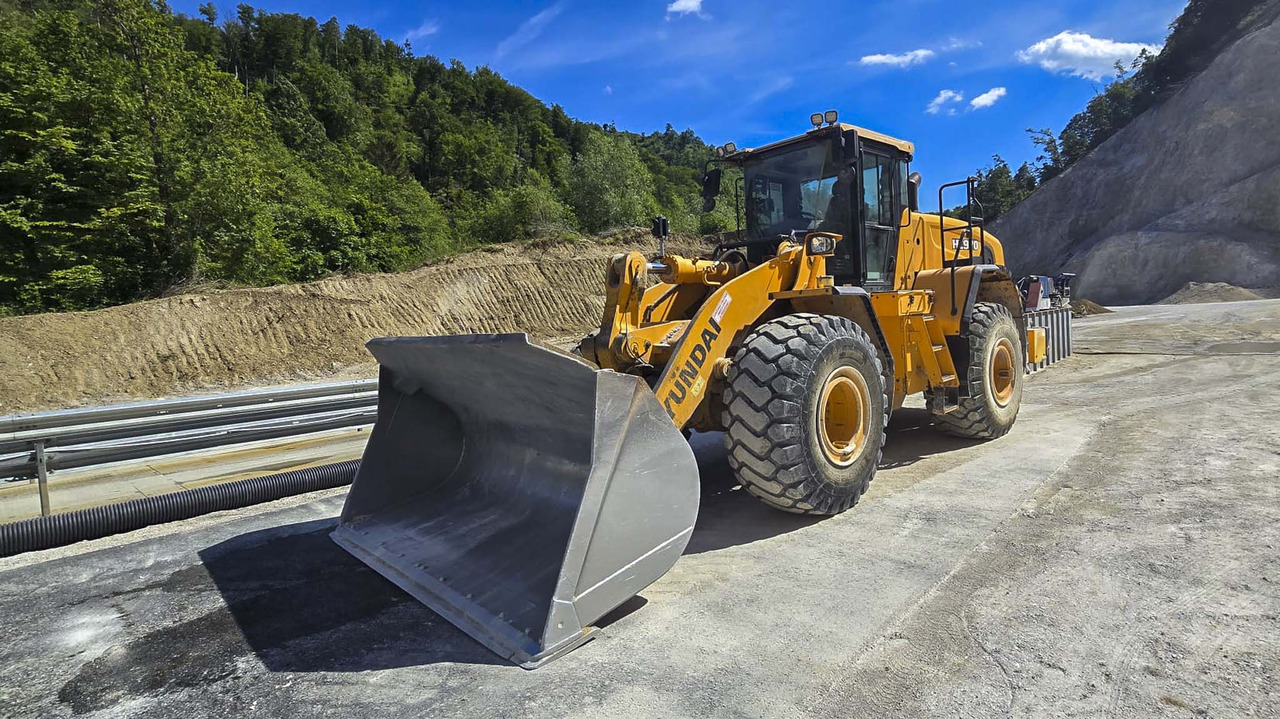 HYUNDAI HL970 - اللودر بعجل: صور 1 HYUNDAI HL970 - اللودر بعجل: صور 1