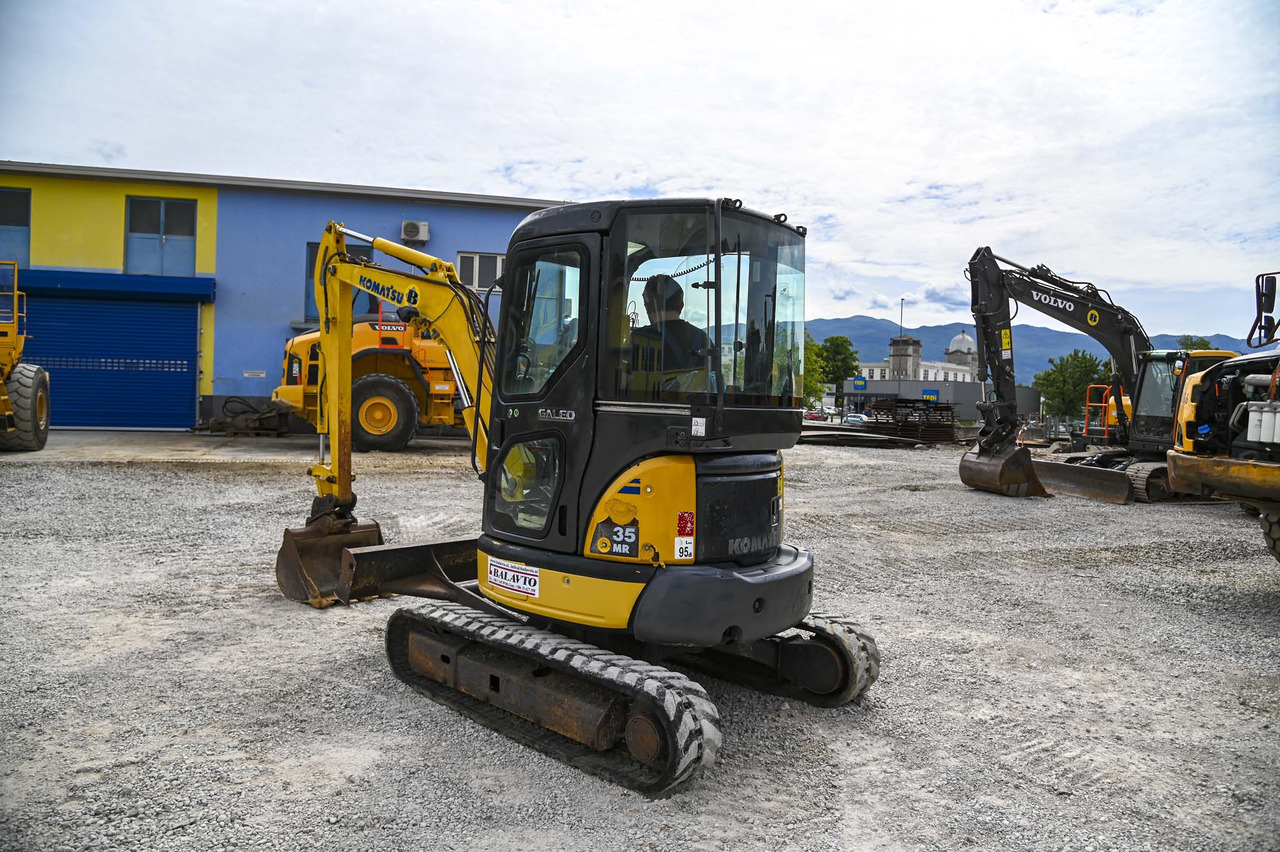 Komatsu PC35MR-2 - حفارة مصغرة: صور 5 Komatsu PC35MR-2 - حفارة مصغرة: صور 5