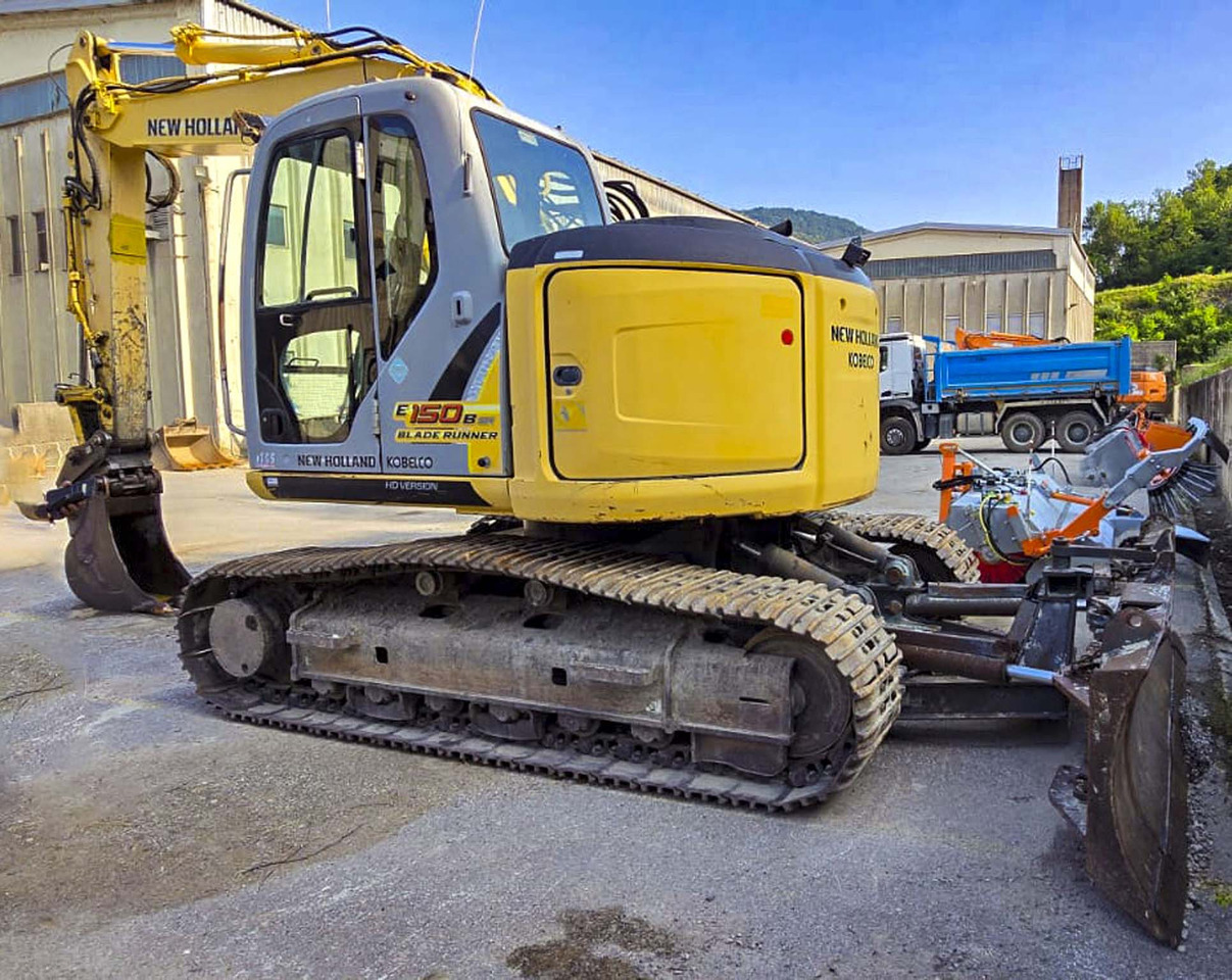 New Holland Kobelco E150BSR-2 Blade Runner - حفارات زحافة: صور 1 New Holland Kobelco E150BSR-2 Blade Runner - حفارات زحافة: صور 1