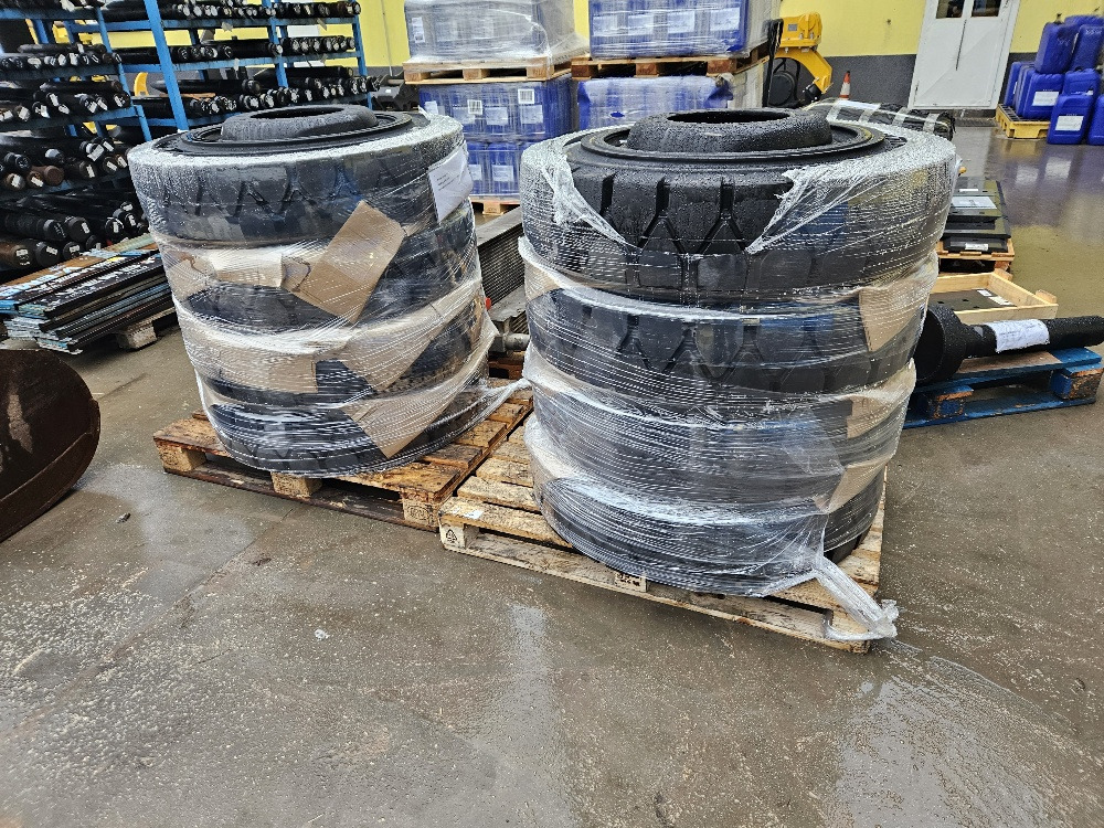 SOLID tires - عجلات - حفارة على عجلات: صور 1 SOLID tires - عجلات - حفارة على عجلات: صور 1