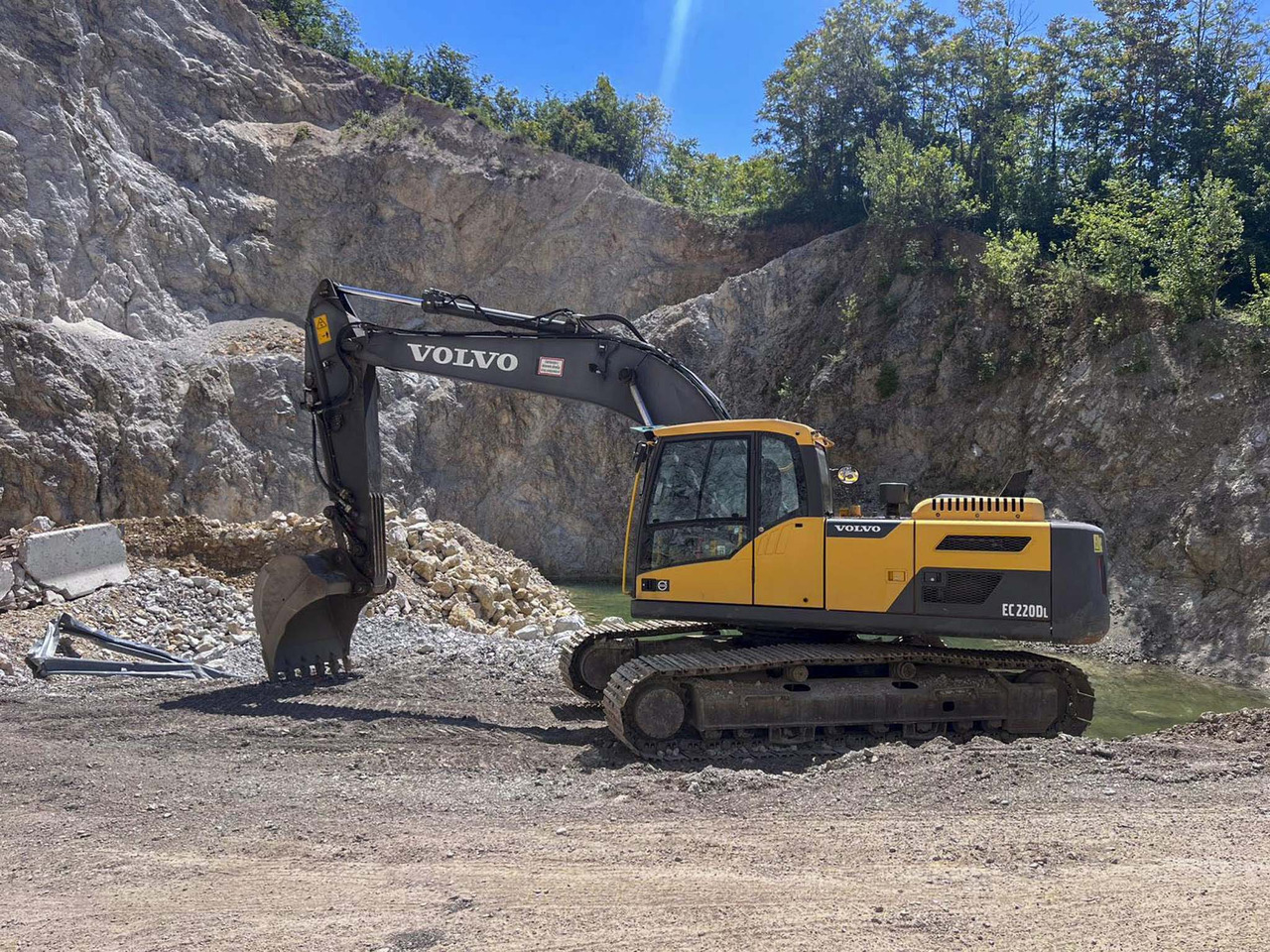 VOLVO EC220D - حفارات زحافة: صور 1 VOLVO EC220D - حفارات زحافة: صور 1