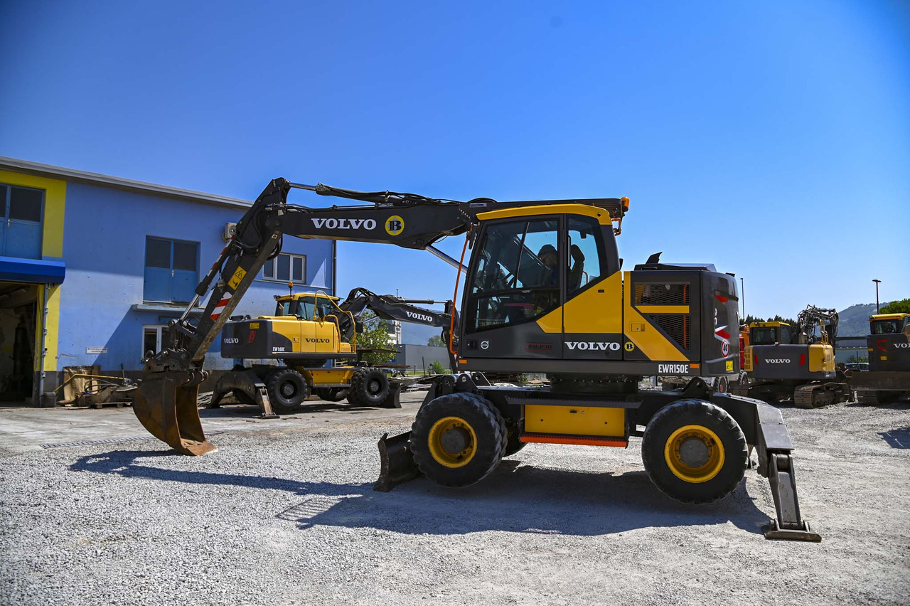 VOLVO EWR150E - حفارة على عجلات: صور 3 VOLVO EWR150E - حفارة على عجلات: صور 3