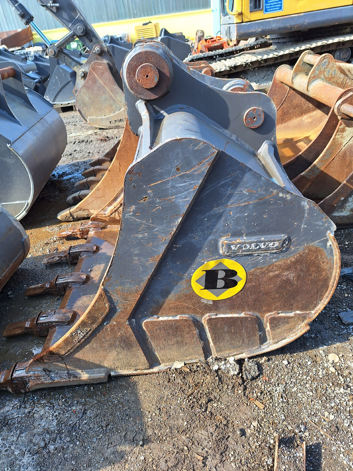 VOLVO digging bucket 1100 mm - بكت حفار: صور 1 VOLVO digging bucket 1100 mm - بكت حفار: صور 1