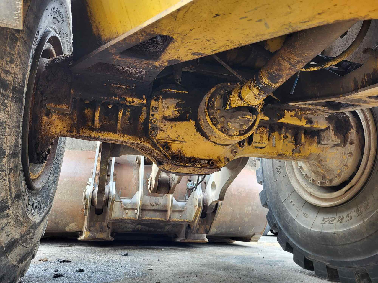 Volvo front axle - المحور الأمامي - لودر: صور 1 Volvo front axle - المحور الأمامي - لودر: صور 1