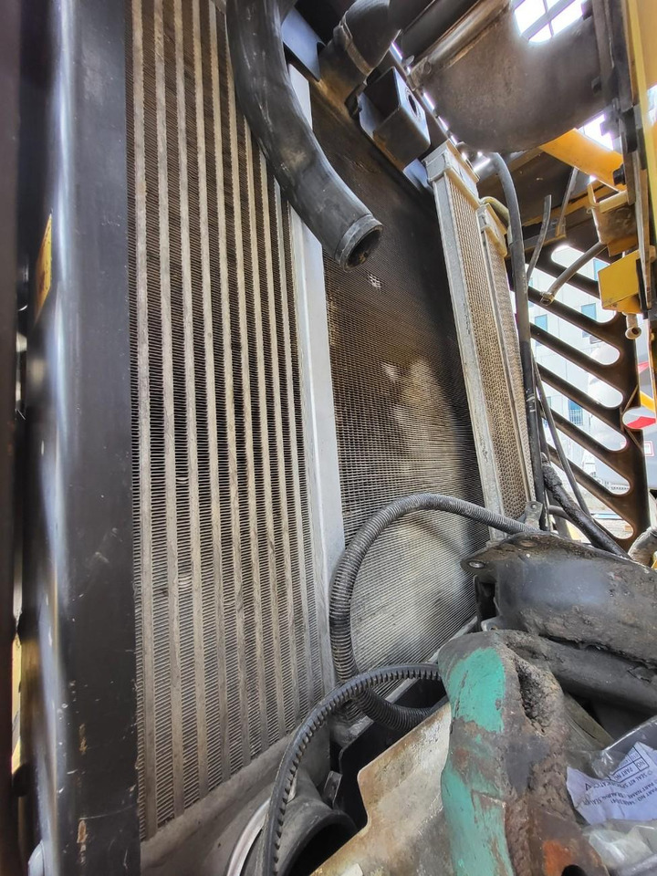 Volvo radiator - المشعاع - لودر: صور 2 Volvo radiator - المشعاع - لودر: صور 2