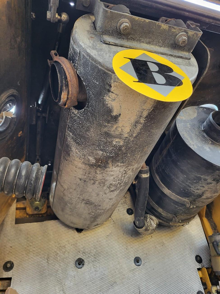 Volvo silencer - قطع الغيار - لودر: صور 4 Volvo silencer - قطع الغيار - لودر: صور 4