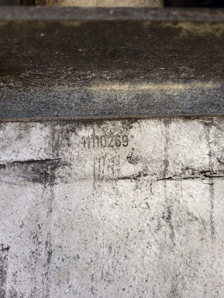 Volvo silencer - قطع الغيار - لودر: صور 2 Volvo silencer - قطع الغيار - لودر: صور 2