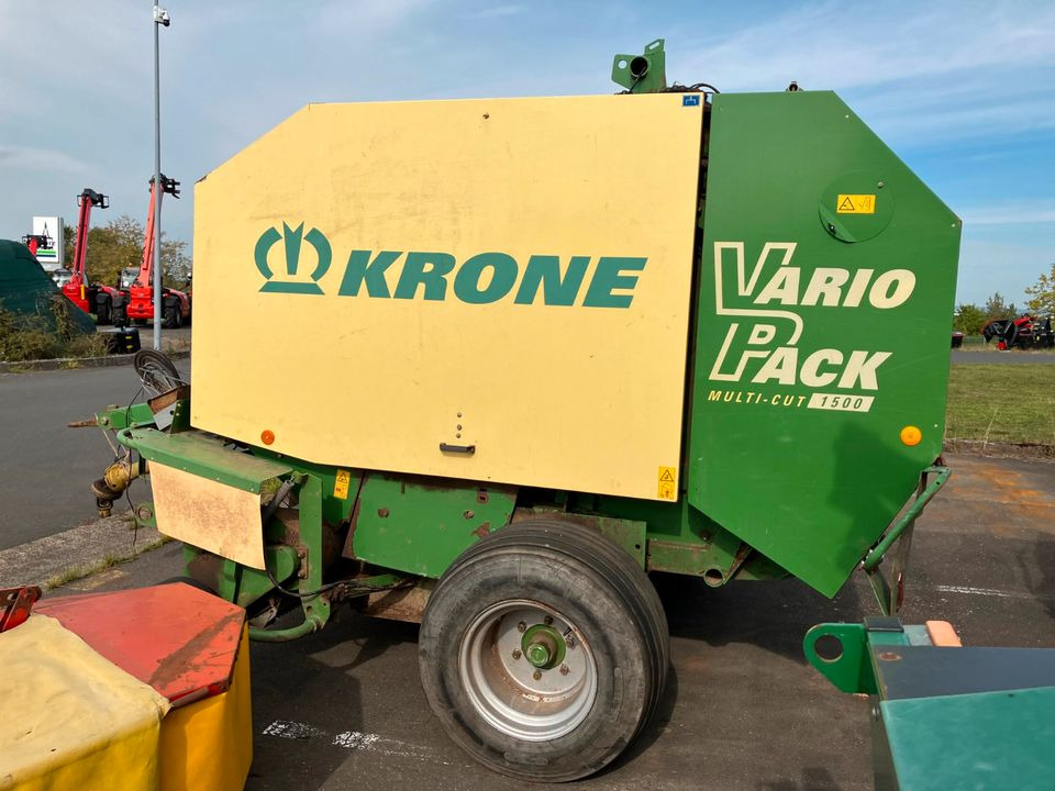 Krone Rundballenpresse VP 1500 MC Schneidwerk Netzbindung - مكبس القش الدائري: صور 2 Krone Rundballenpresse VP 1500 MC Schneidwerk Netzbindung - مكبس القش الدائري: صور 2