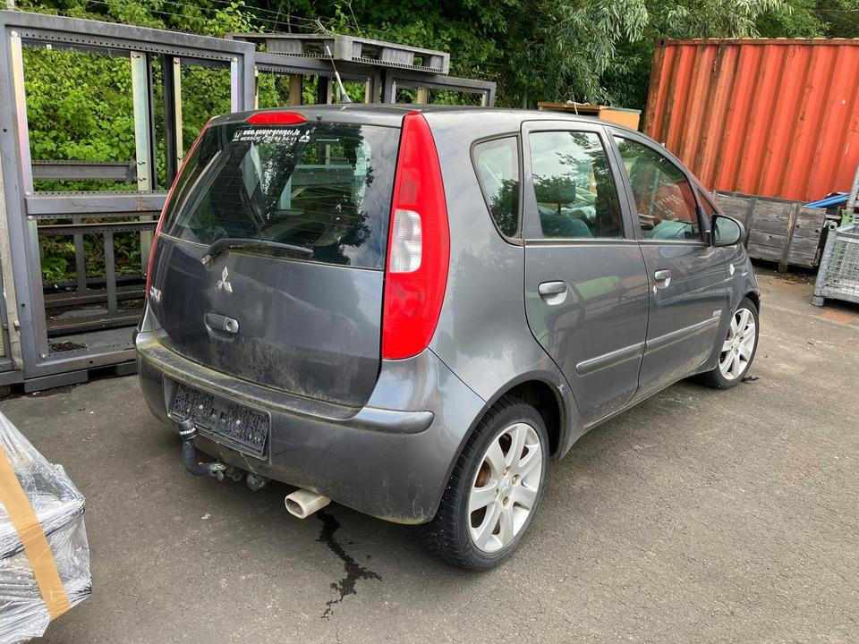 Mitsubishi Colt Unfallfahrzeug - سيارة: صور 2 Mitsubishi Colt Unfallfahrzeug - سيارة: صور 2