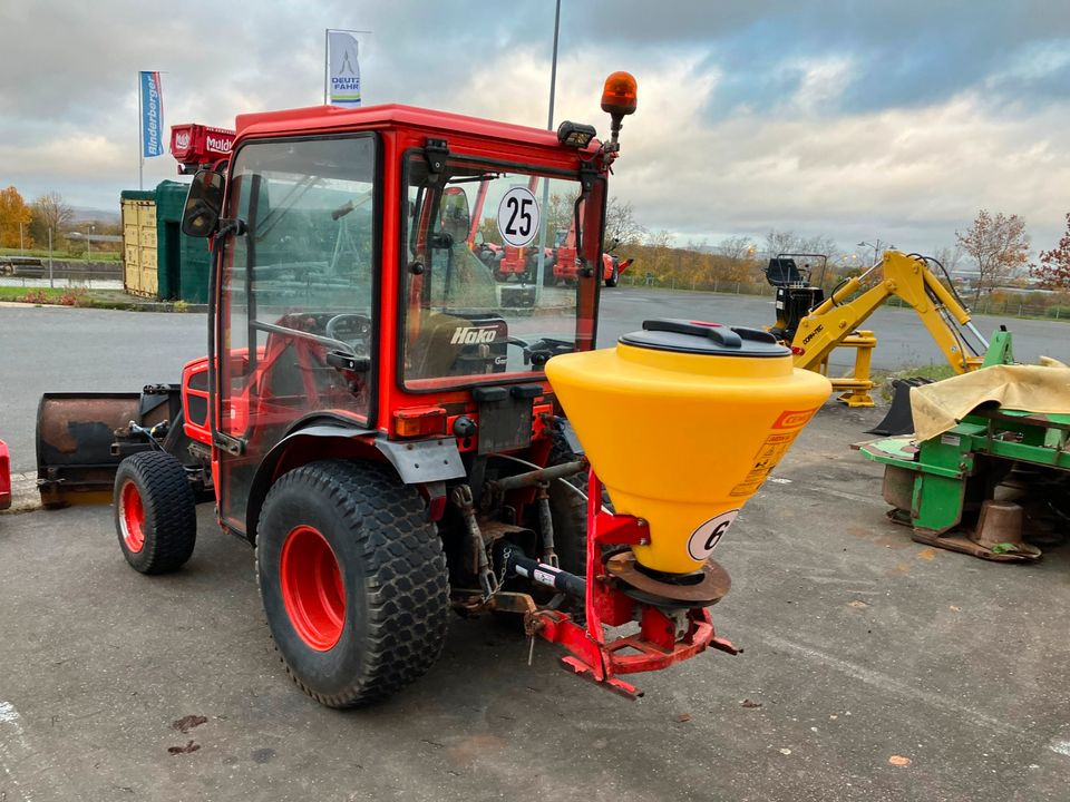 Winterdienst Hakotrac 3000DA Schneeschild Salzstreuer - جرار, سيارة بلدية: صور 3 Winterdienst Hakotrac 3000DA Schneeschild Salzstreuer - جرار, سيارة بلدية: صور 3