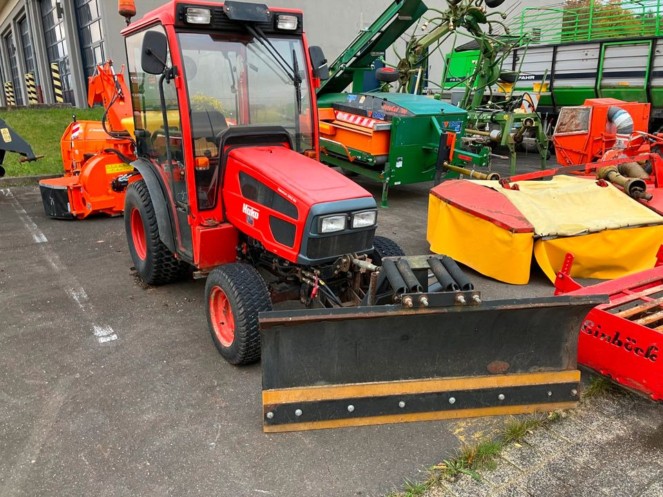 Winterdienst Hakotrac 3000DA Schneeschild Salzstreuer - جرار, سيارة بلدية: صور 1 Winterdienst Hakotrac 3000DA Schneeschild Salzstreuer - جرار, سيارة بلدية: صور 1