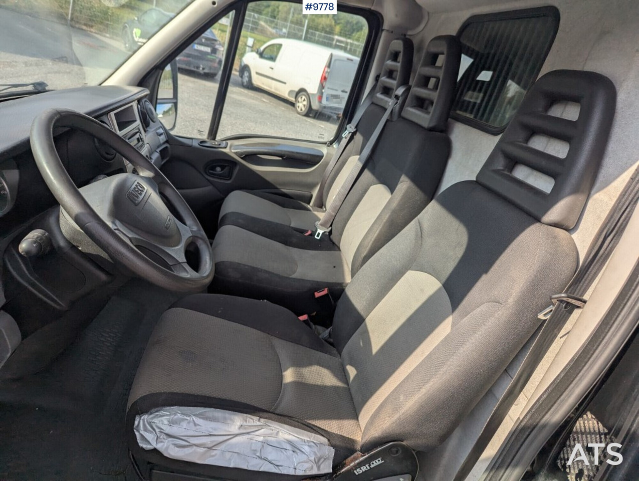 Box Truck Iveco Daily 29L12A V-300 - فان: صور 5 Box Truck Iveco Daily 29L12A V-300 - فان: صور 5