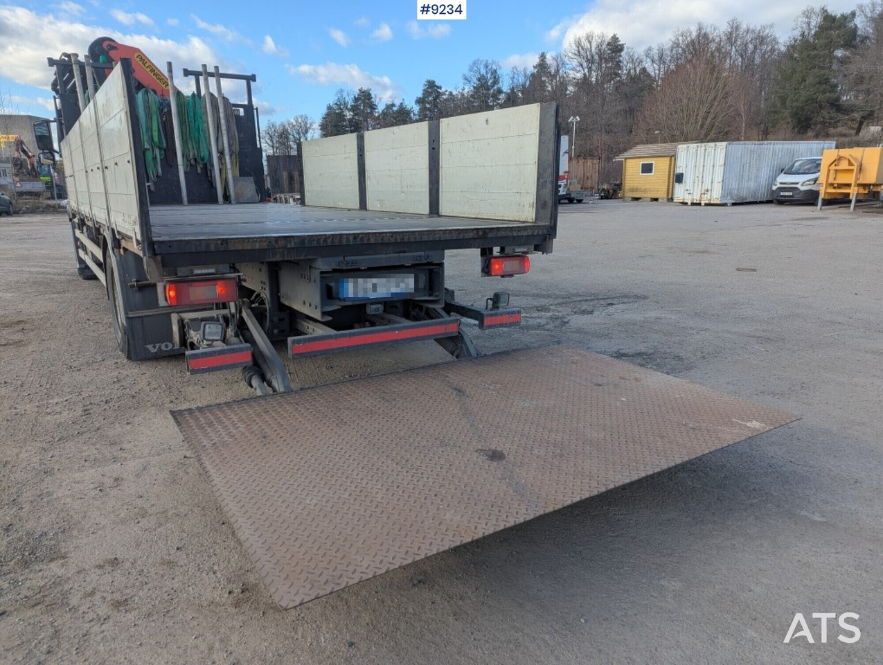 Crane Truck Volvo FM 330 4X2 with tail lift - شاحنات مسطحة, شاحنة كرين: صور 3 Crane Truck Volvo FM 330 4X2 with tail lift - شاحنات مسطحة, شاحنة كرين: صور 3