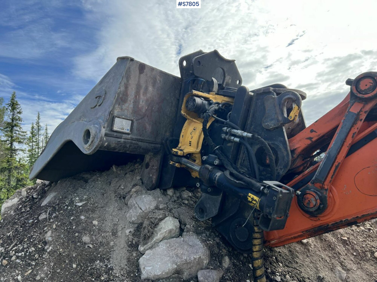 Excavator Hitachi ZX 210 LC-5B New tracks - حفارات زحافة: صور 5 Excavator Hitachi ZX 210 LC-5B New tracks - حفارات زحافة: صور 5