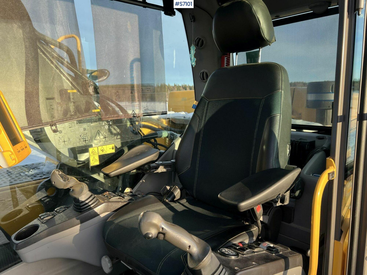 Excavator Volvo EC250DL - حفارات زحافة: صور 4 Excavator Volvo EC250DL - حفارات زحافة: صور 4