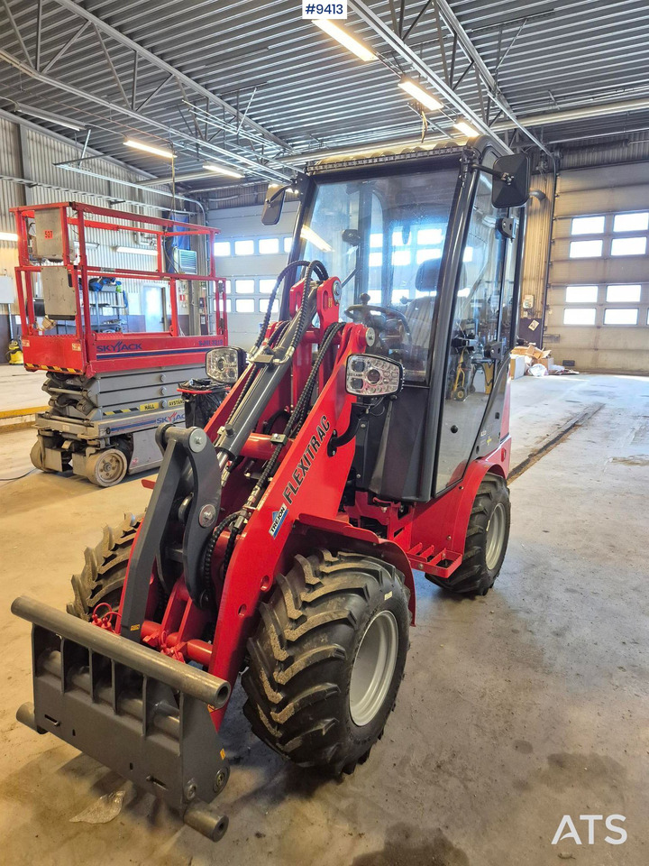 FLEXITRAC 1126 Skid steer loader with only 7 hours - لودر مفصلي صغير: صور 1 FLEXITRAC 1126 Skid steer loader with only 7 hours - لودر مفصلي صغير: صور 1