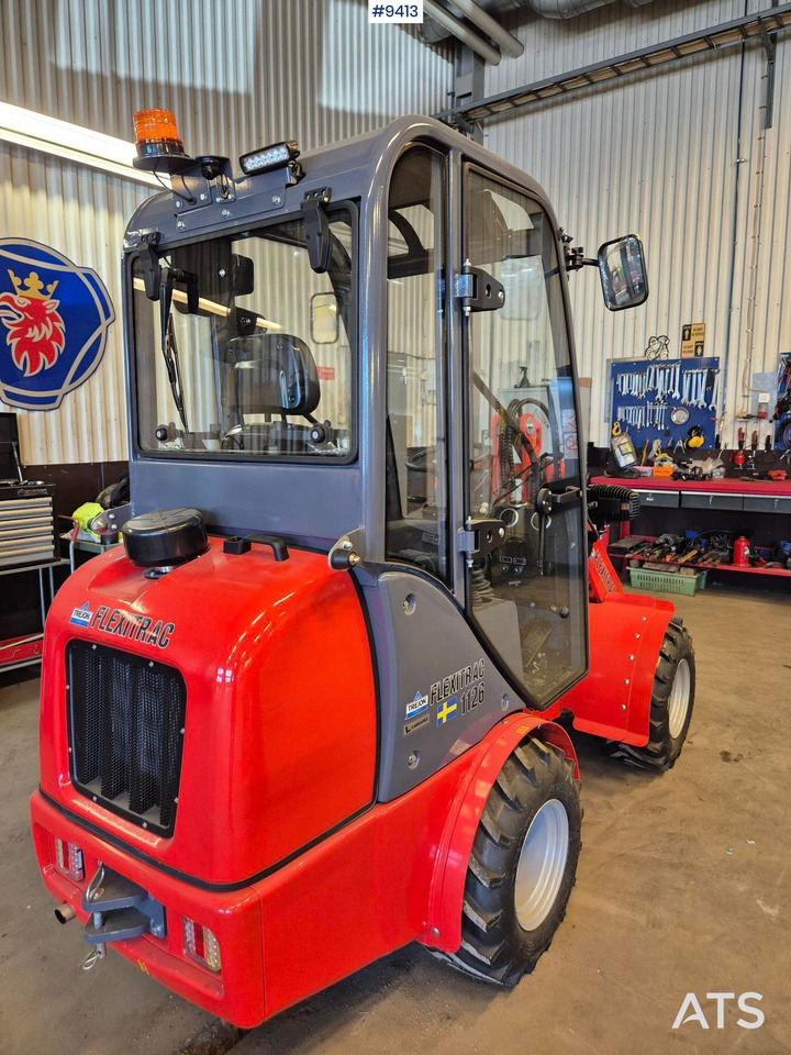 FLEXITRAC 1126 Skid steer loader with only 7 hours - لودر مفصلي صغير: صور 4 FLEXITRAC 1126 Skid steer loader with only 7 hours - لودر مفصلي صغير: صور 4