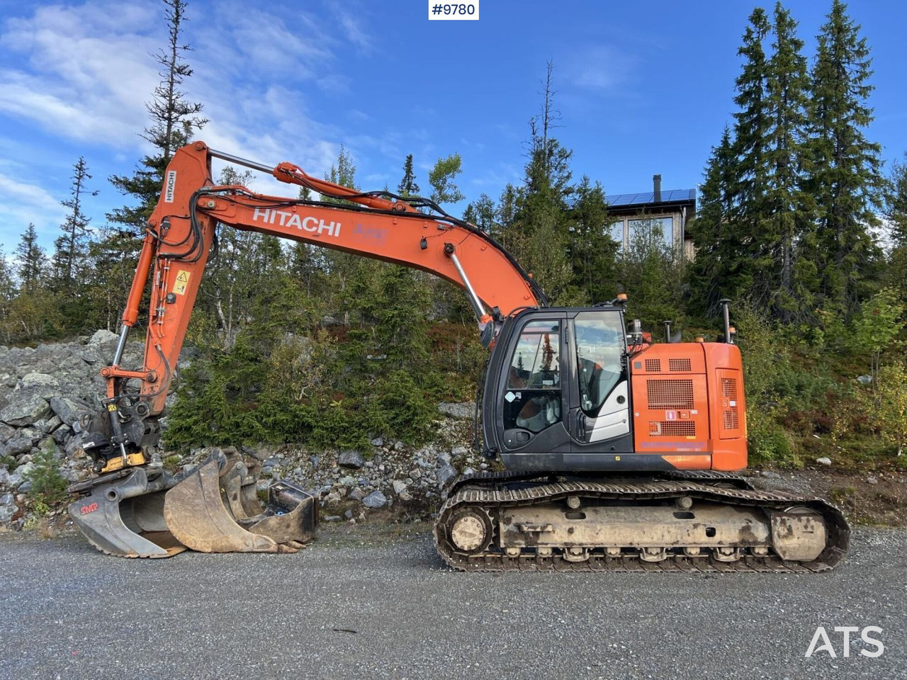 Hitachi ZX 225 US LC-L with excavation system and attachments - حفارات زحافة: صور 2 Hitachi ZX 225 US LC-L with excavation system and attachments - حفارات زحافة: صور 2