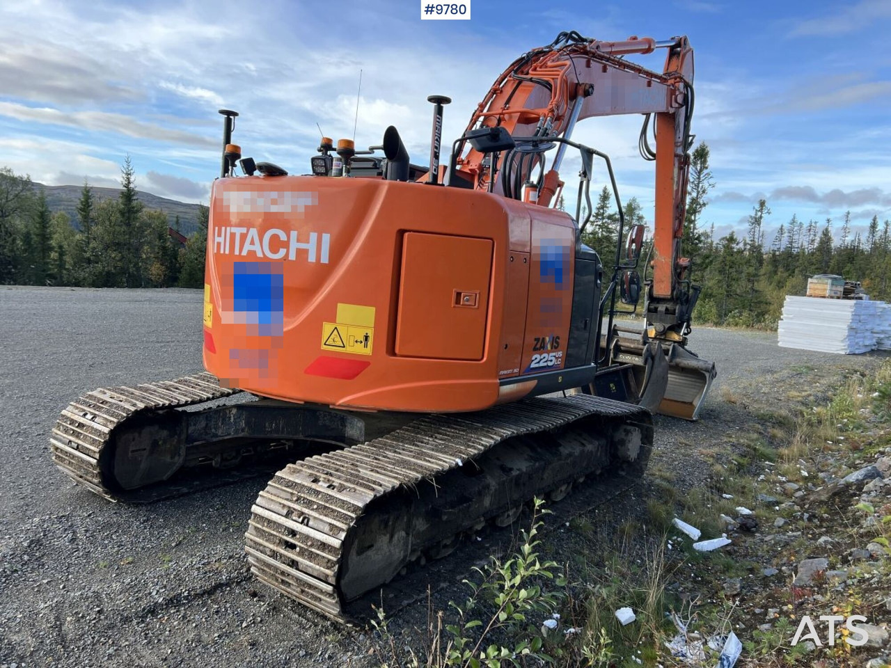 Hitachi ZX 225 US LC-L with excavation system and attachments - حفارات زحافة: صور 4 Hitachi ZX 225 US LC-L with excavation system and attachments - حفارات زحافة: صور 4