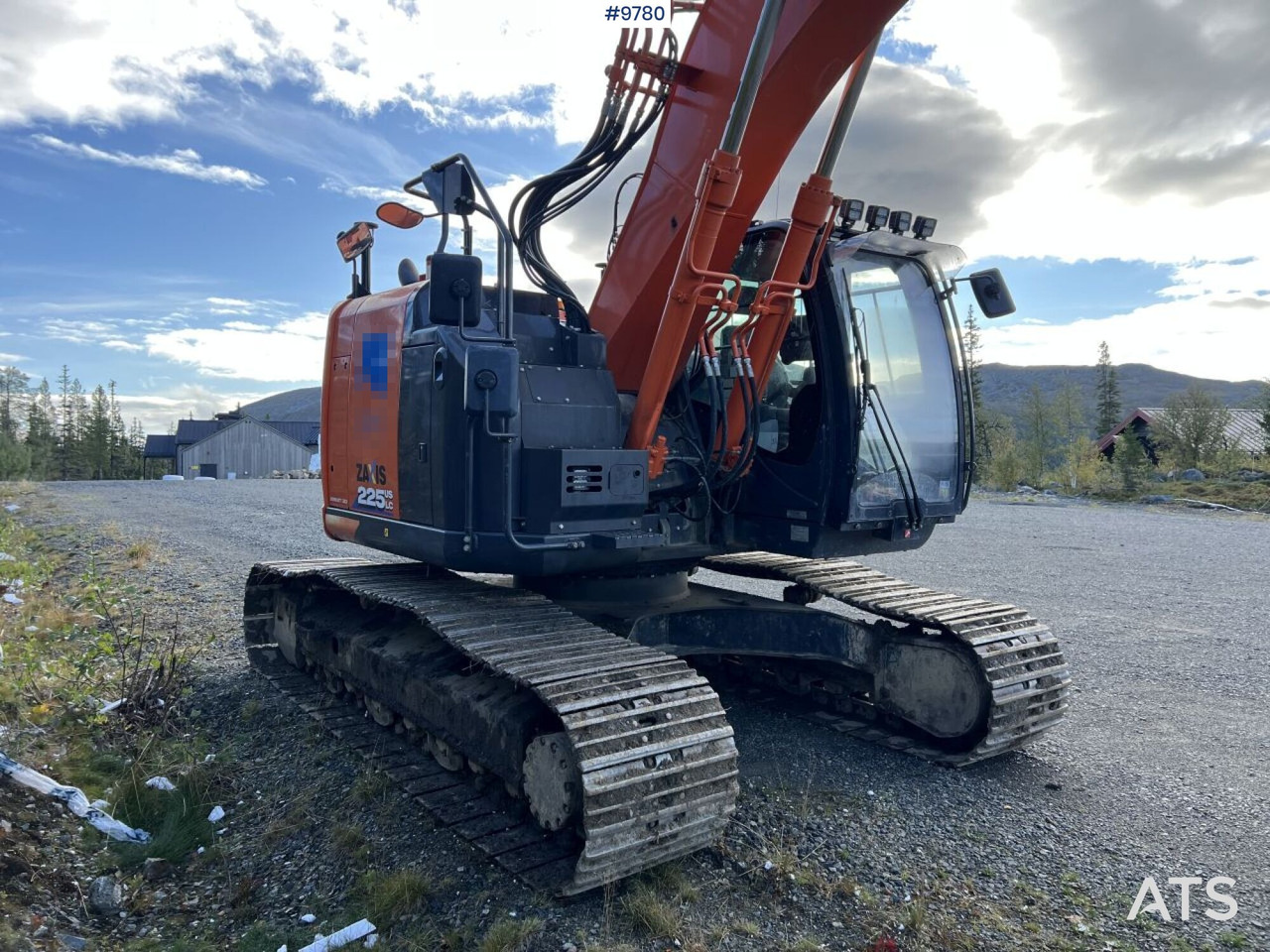 Hitachi ZX 225 US LC-L with excavation system and attachments - حفارات زحافة: صور 3 Hitachi ZX 225 US LC-L with excavation system and attachments - حفارات زحافة: صور 3