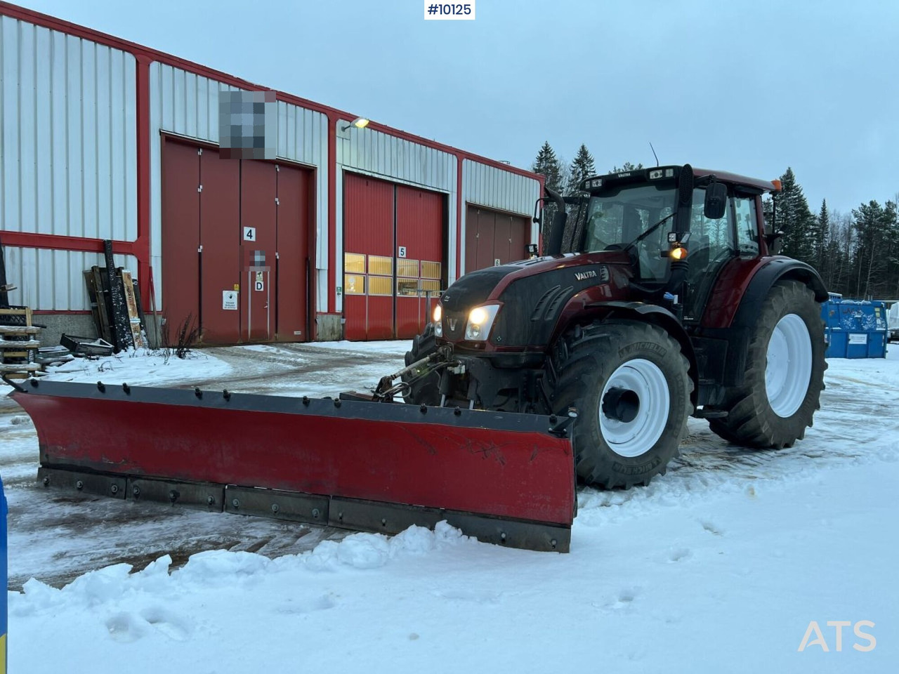 VALTRA T213 Tractor with plowing equipment - جرارات البلدية: صور 1 VALTRA T213 Tractor with plowing equipment - جرارات البلدية: صور 1