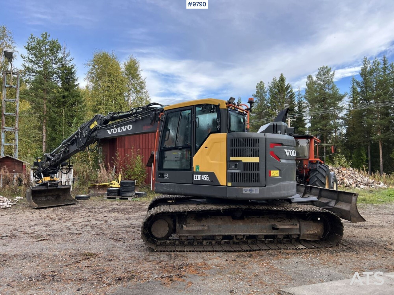 VOLVO ECR145 EL Excavator with attachments - حفارات زحافة: صور 5 VOLVO ECR145 EL Excavator with attachments - حفارات زحافة: صور 5