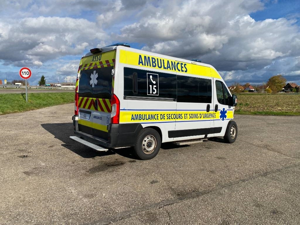 Fiat LES DAUPHINS/DUCATO TORINO 2.3M-Jet 160 endommagée - الشاحنات الصغيرة صندوق مغلق: صور 4 Fiat LES DAUPHINS/DUCATO TORINO 2.3M-Jet 160 endommagée - الشاحنات الصغيرة صندوق مغلق: صور 4