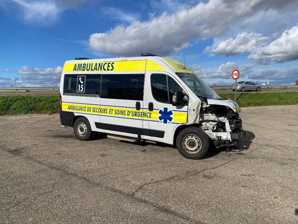 Fiat LES DAUPHINS/DUCATO TORINO 2.3M-Jet 160 endommagée - الشاحنات الصغيرة صندوق مغلق: صور 3 Fiat LES DAUPHINS/DUCATO TORINO 2.3M-Jet 160 endommagée - الشاحنات الصغيرة صندوق مغلق: صور 3