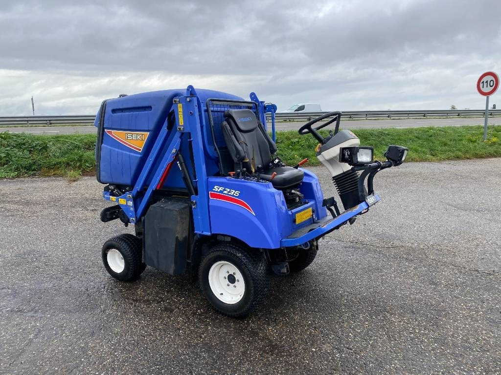 Iseki SF 235F 1er Main endommagée - جزازة المروج: صور 5 Iseki SF 235F 1er Main endommagée - جزازة المروج: صور 5