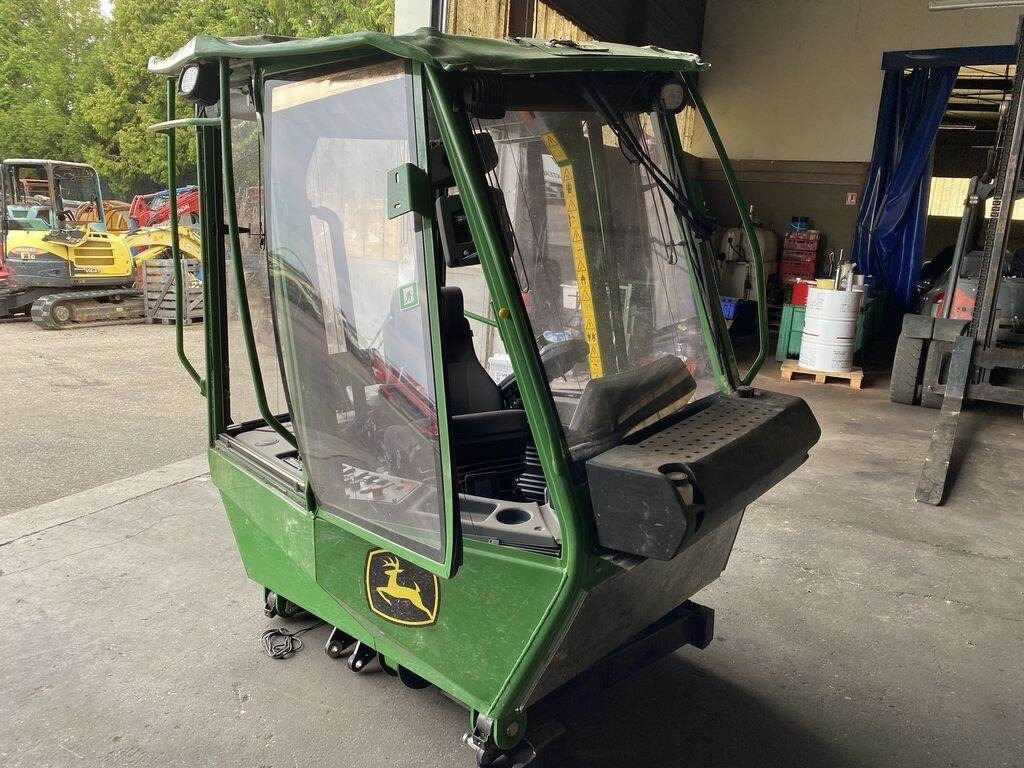 John Deere SERIE 10 - الكبائن - شاحنة: صور 1 John Deere SERIE 10 - الكبائن - شاحنة: صور 1
