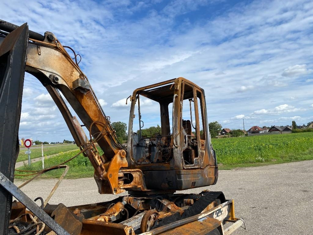 Takeuchi TB 250 + Brise roche et Godets endommagée - حفارة مصغرة: صور 5 Takeuchi TB 250 + Brise roche et Godets endommagée - حفارة مصغرة: صور 5