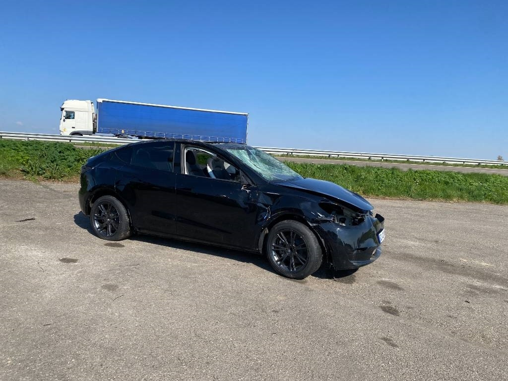 Tesla Model Y RWD/Origine Française endommagée - سيدان: صور 4 Tesla Model Y RWD/Origine Française endommagée - سيدان: صور 4