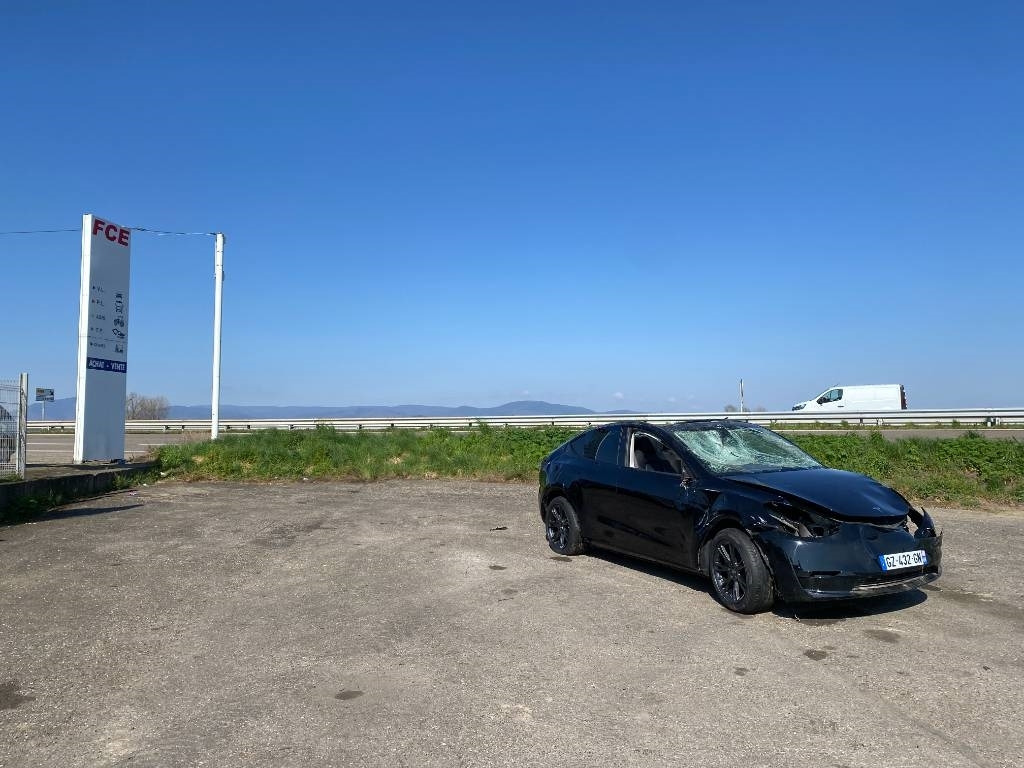 Tesla Model Y RWD/Origine Française endommagée - سيدان: صور 3 Tesla Model Y RWD/Origine Française endommagée - سيدان: صور 3