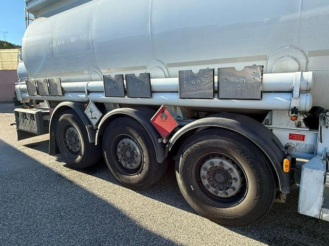 Magyar CITERNE CARBURANT 41000 LITRES 39 T - نصف مقطورة صهريج: صور 2 Magyar CITERNE CARBURANT 41000 LITRES 39 T - نصف مقطورة صهريج: صور 2