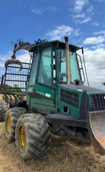 Timberjack 810B PORTEUR GRUE FORESTIER - شاحنات نقل الأخشاب في الغابات: صور 5 Timberjack 810B PORTEUR GRUE FORESTIER - شاحنات نقل الأخشاب في الغابات: صور 5