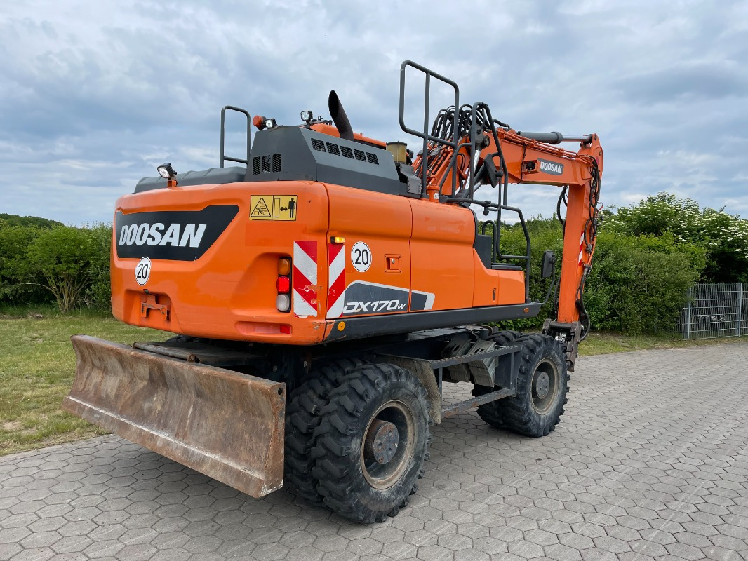 Doosan DX170W-5 - موبايل كرين: صور 2 Doosan DX170W-5 - موبايل كرين: صور 2