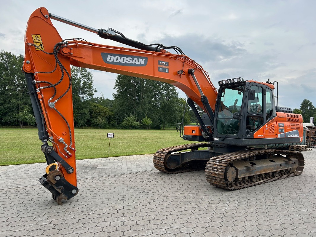 Doosan DX225LC-5 - حفارات زحافة: صور 1 Doosan DX225LC-5 - حفارات زحافة: صور 1