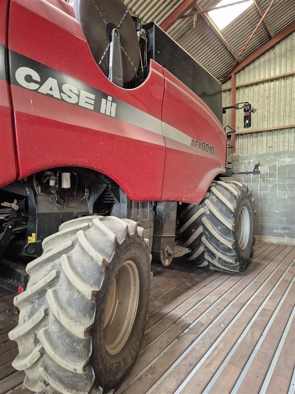 Case IH Axial-Flow 8010 MacDon skærebord - حصادة شاملة: صور 2 Case IH Axial-Flow 8010 MacDon skærebord - حصادة شاملة: صور 2