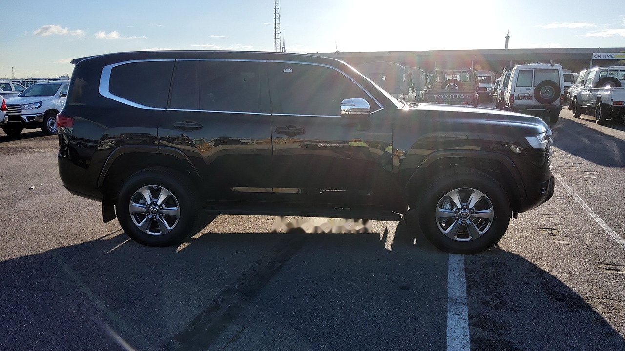 Toyota Land Cruiser 300 V6 VX 7 SEATERS / PLACES 3.5L Petrol Automatic VXVHO - سيارة: صور 3 Toyota Land Cruiser 300 V6 VX 7 SEATERS / PLACES 3.5L Petrol Automatic VXVHO - سيارة: صور 3