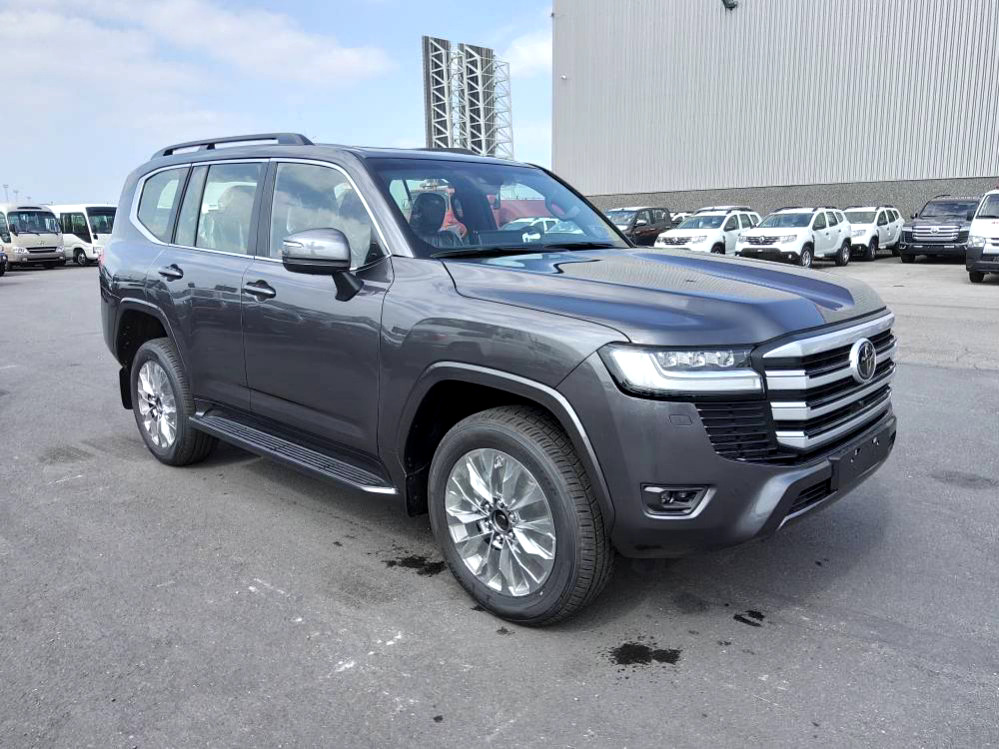 Toyota Land Cruiser 300 V6 VXR ZX 7 SEATERS / PLACES 3.5L Petrol Automatic AEOB - سيارة: صور 3 Toyota Land Cruiser 300 V6 VXR ZX 7 SEATERS / PLACES 3.5L Petrol Automatic AEOB - سيارة: صور 3