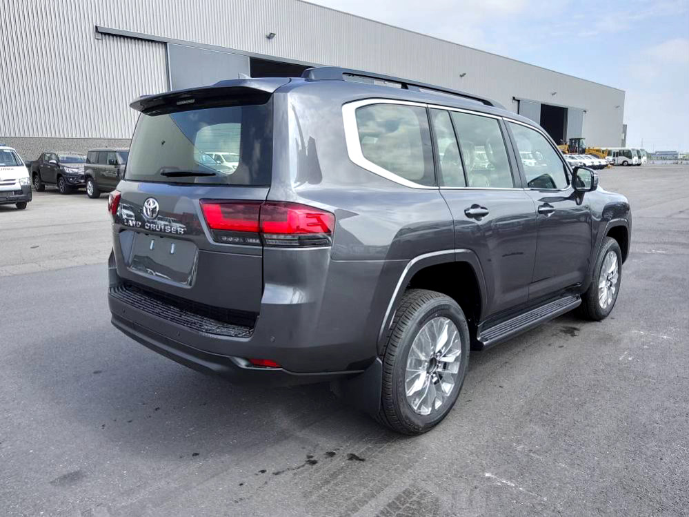 Toyota Land Cruiser 300 V6 VXR ZX 7 SEATERS / PLACES 3.5L Petrol Automatic AEOB - سيارة: صور 5 Toyota Land Cruiser 300 V6 VXR ZX 7 SEATERS / PLACES 3.5L Petrol Automatic AEOB - سيارة: صور 5