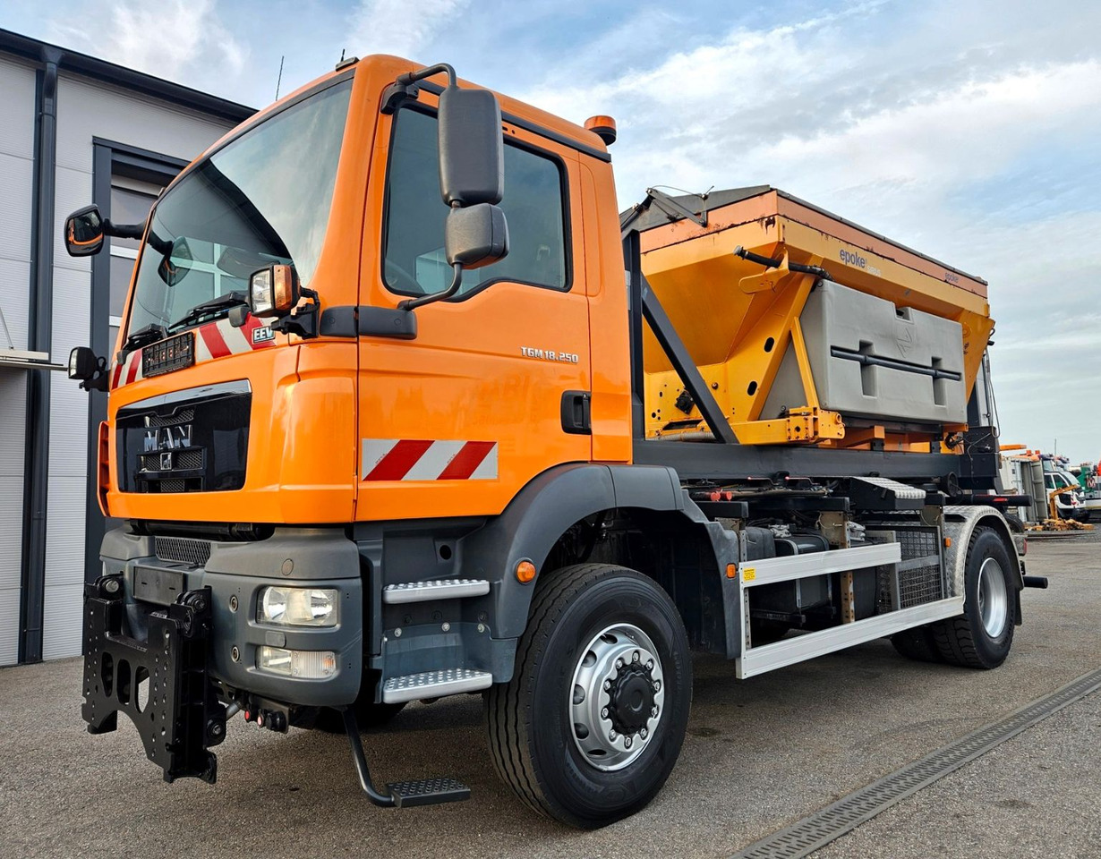 MAN TGM 18.250 4x4 BB EEV Winterdienst - شاحنة ذات الخطاف, شاحنة كرين: صور 1 MAN TGM 18.250 4x4 BB EEV Winterdienst - شاحنة ذات الخطاف, شاحنة كرين: صور 1
