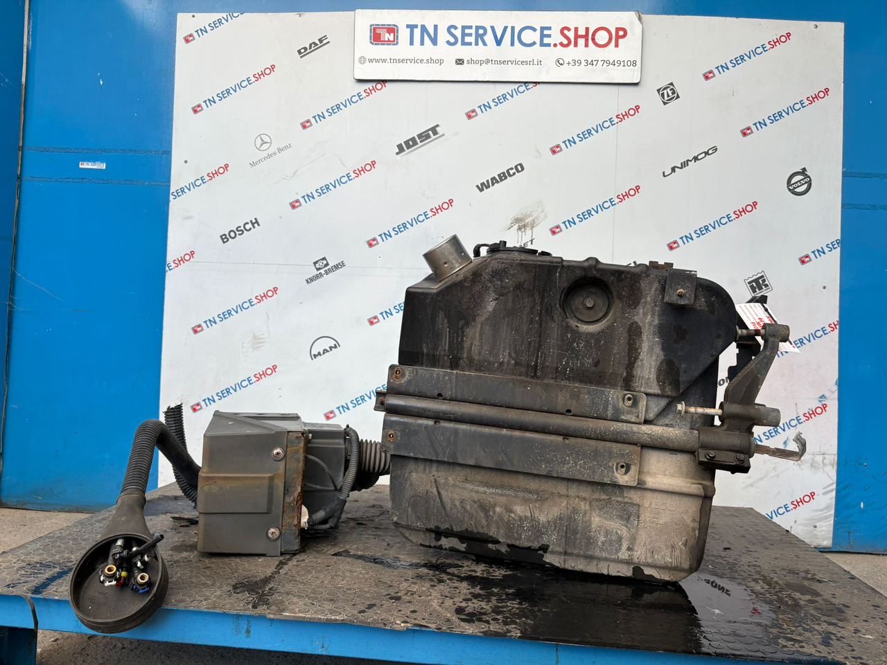 Serbatoio Adblue Iveco - خزان AdBlue - الشاحنات الصغيرة: صور 1 Serbatoio Adblue Iveco - خزان AdBlue - الشاحنات الصغيرة: صور 1