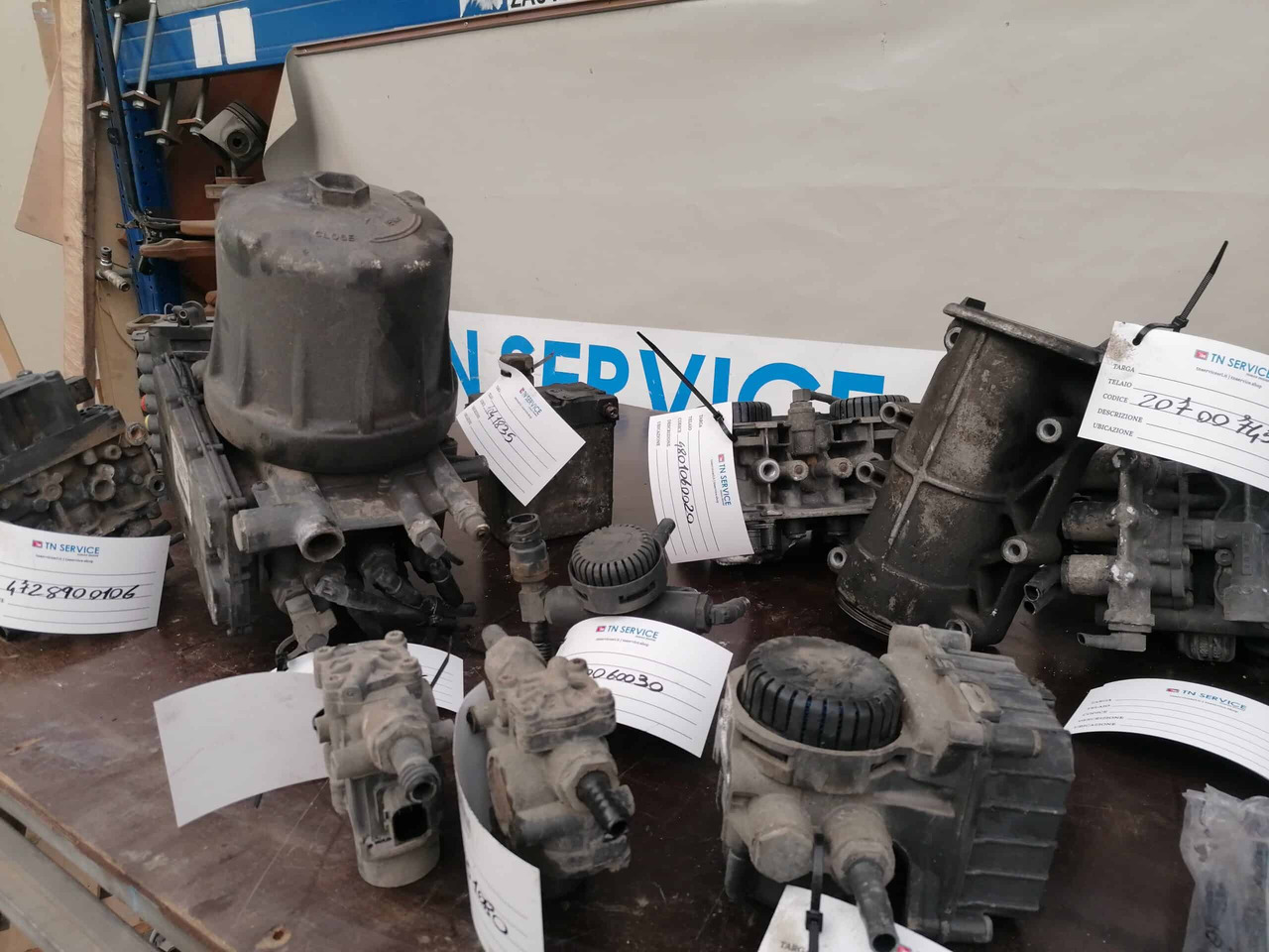 Valvole Pneumatiche - صمام الفرامل - شاحنة: صور 5 Valvole Pneumatiche - صمام الفرامل - شاحنة: صور 5