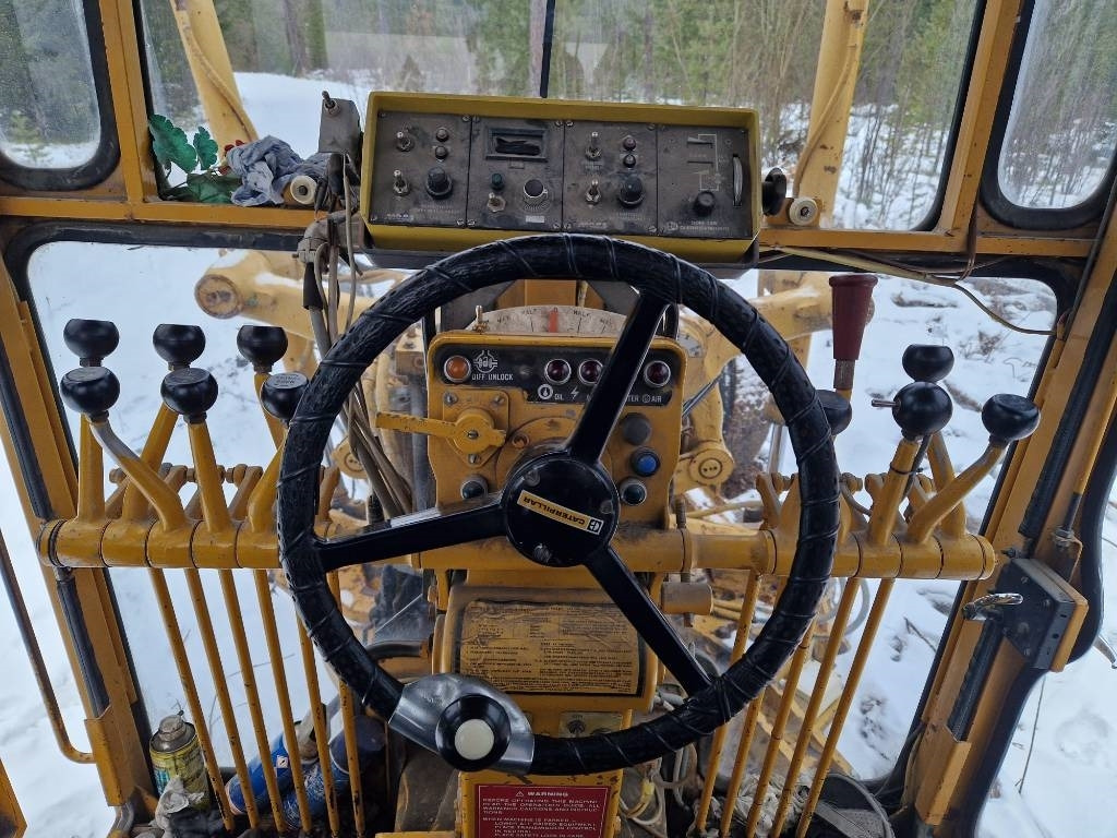 CAT 140G Engine and transmission 2000 hrs - آلة تسوية الأرض: صور 5 CAT 140G Engine and transmission 2000 hrs - آلة تسوية الأرض: صور 5