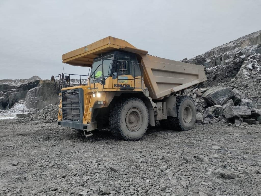 Komatsu HD605-7 - شاحنة قلابة للمحاجر: صور 2 Komatsu HD605-7 - شاحنة قلابة للمحاجر: صور 2