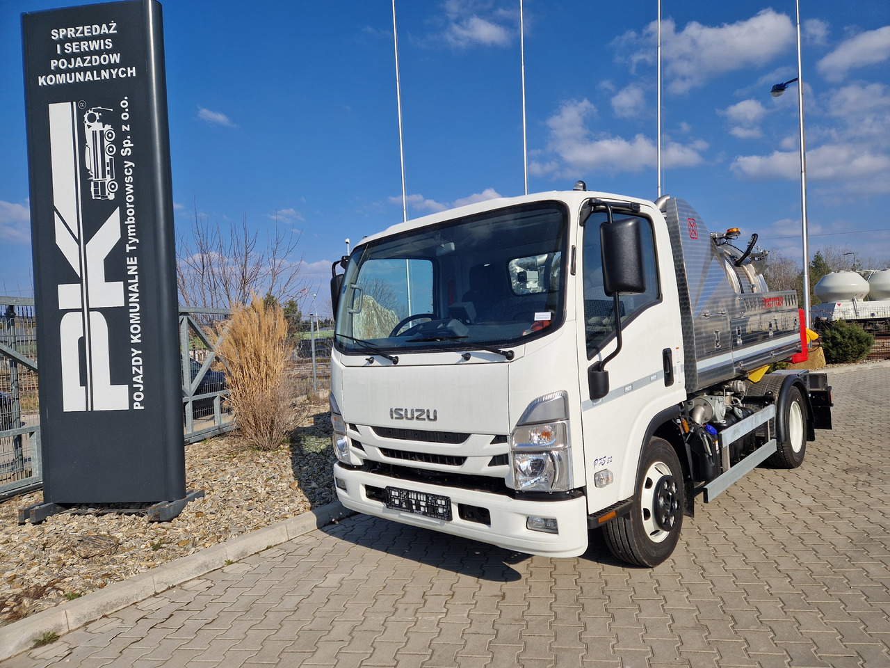 ISUZU - فراغ شاحنة: صور 1 ISUZU - فراغ شاحنة: صور 1