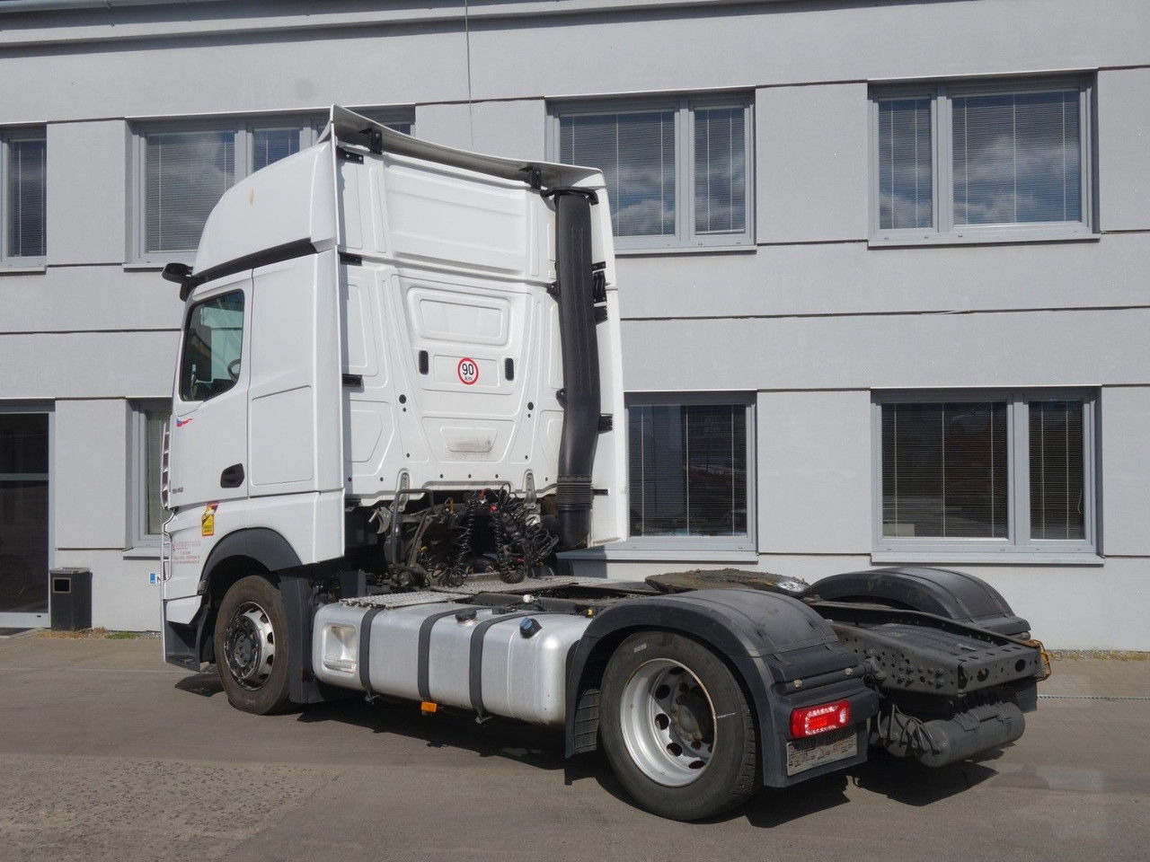 Mercedes-Benz 1848 MP5 Lsnrl, Giga Space, Camera - شاحنة جرار: صور 3 Mercedes-Benz 1848 MP5 Lsnrl, Giga Space, Camera - شاحنة جرار: صور 3